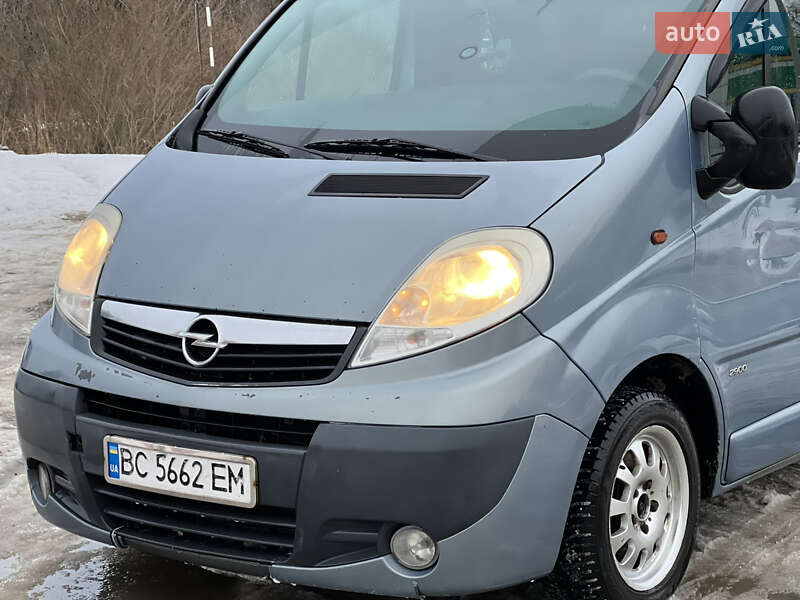 Минивэн Opel Vivaro 2007 в Новояворовске