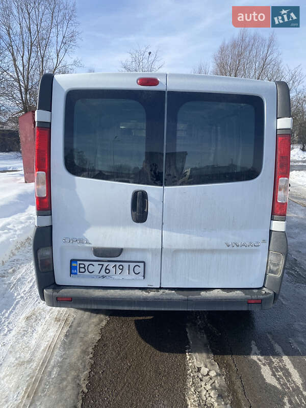 Грузовой фургон Opel Vivaro 2013 в Львове