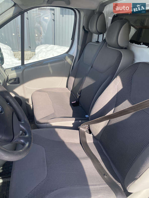 Грузовой фургон Opel Vivaro 2013 в Львове