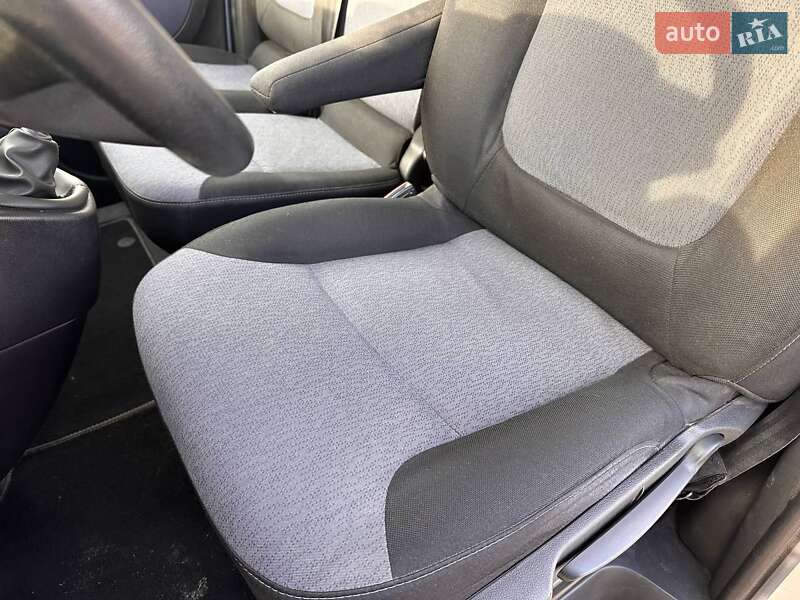 Грузовой фургон Opel Vivaro 2017 в Вышгороде