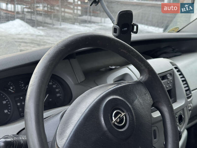 Грузовой фургон Opel Vivaro 2004 в Конотопе