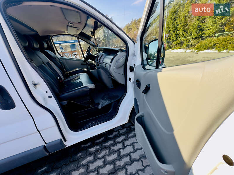 Минивэн Opel Vivaro 2006 в Львове