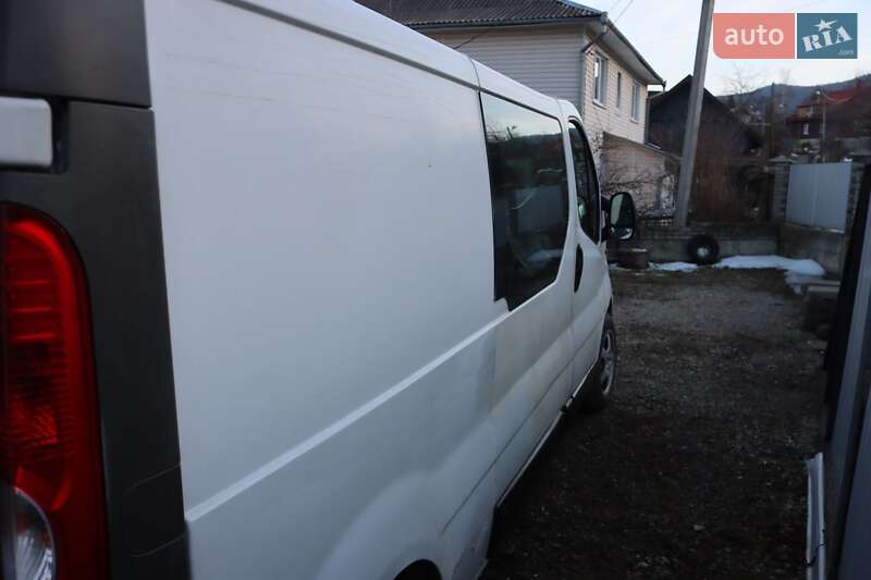 Грузовой фургон Opel Vivaro 2008 в Яремче
