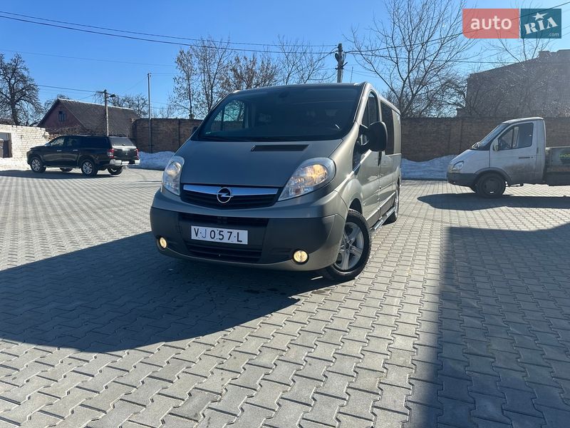 Грузопассажирский фургон Opel Vivaro 2014 в Дубно