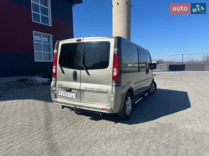 Грузопассажирский фургон Opel Vivaro 2014 в Дубно