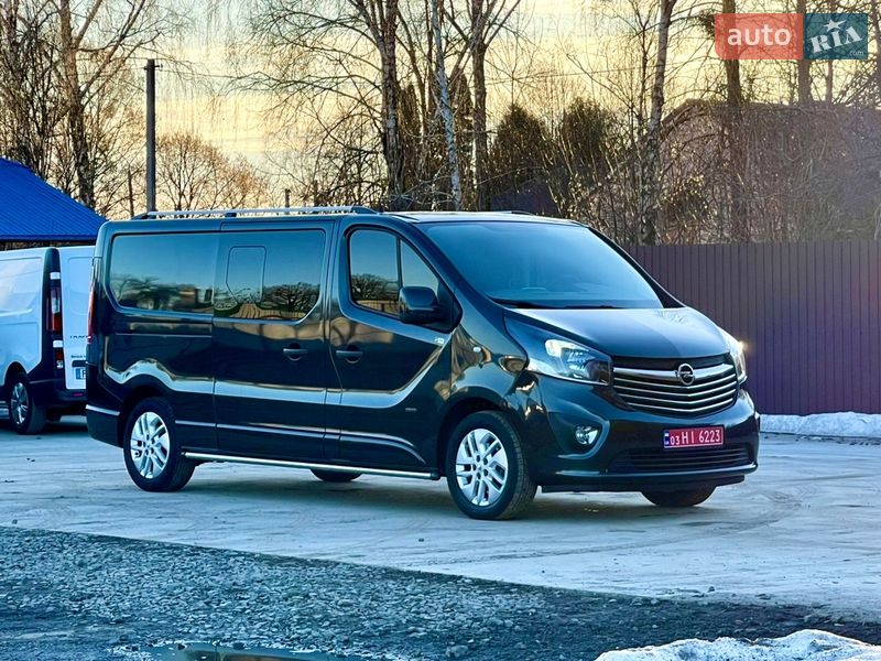 Грузопассажирский фургон Opel Vivaro 2015 в Млинове