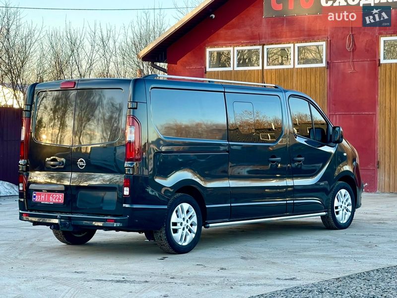 Грузопассажирский фургон Opel Vivaro 2015 в Млинове