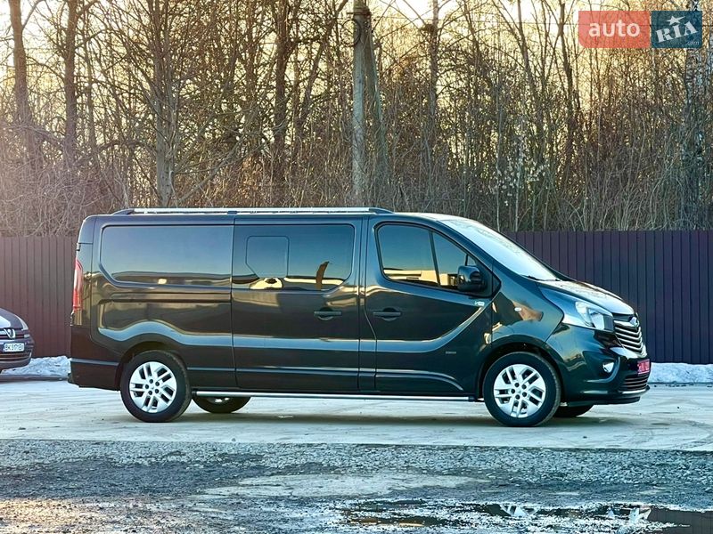 Грузопассажирский фургон Opel Vivaro 2015 в Млинове