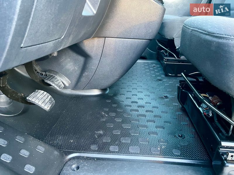 Грузопассажирский фургон Opel Vivaro 2015 в Млинове