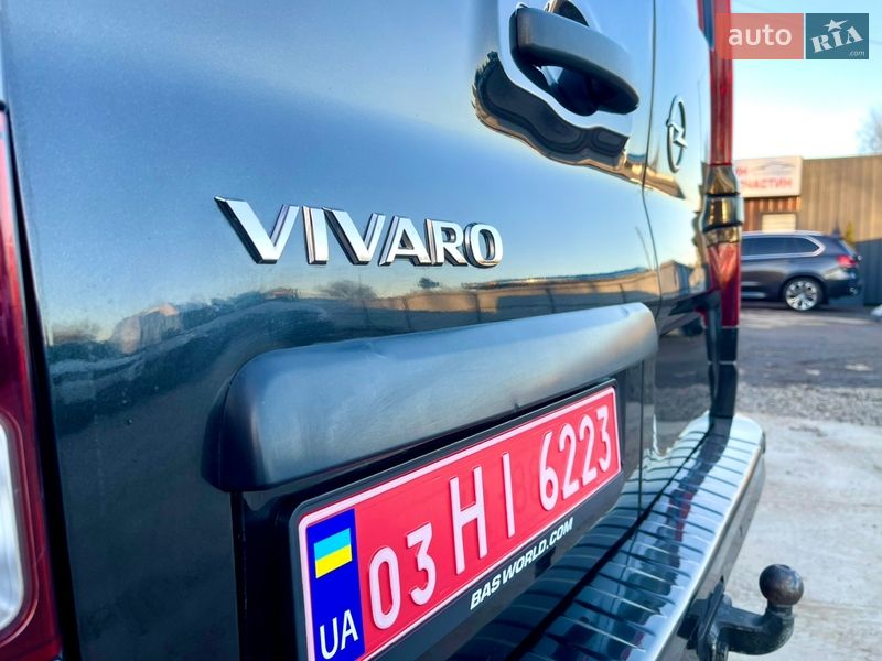 Грузопассажирский фургон Opel Vivaro 2015 в Млинове