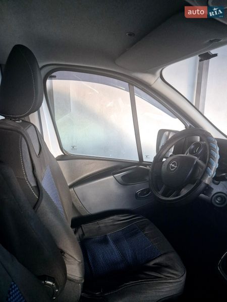 Вантажний фургон Opel Vivaro 2015 в Корсунь-Шевченківському