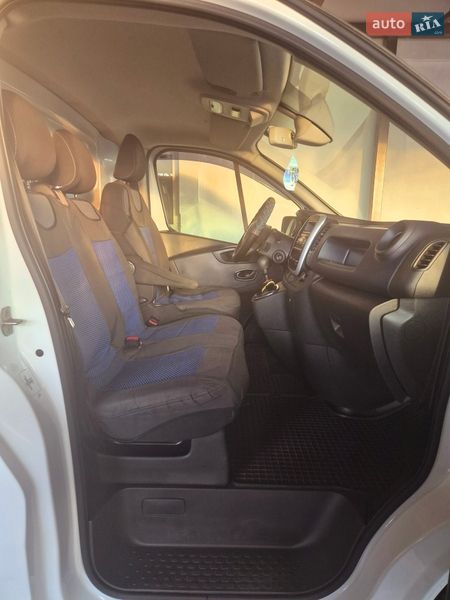 Вантажний фургон Opel Vivaro 2015 в Корсунь-Шевченківському