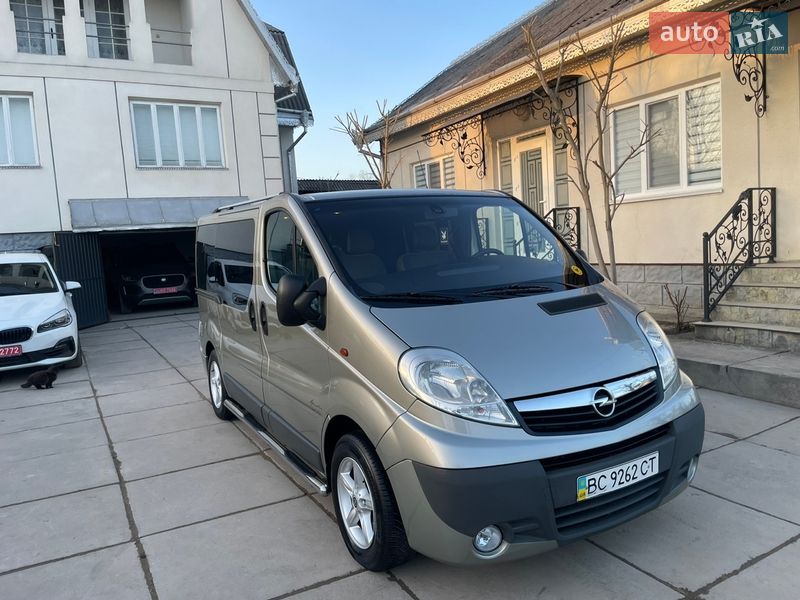 Минивэн Opel Vivaro 2010 в Хотине