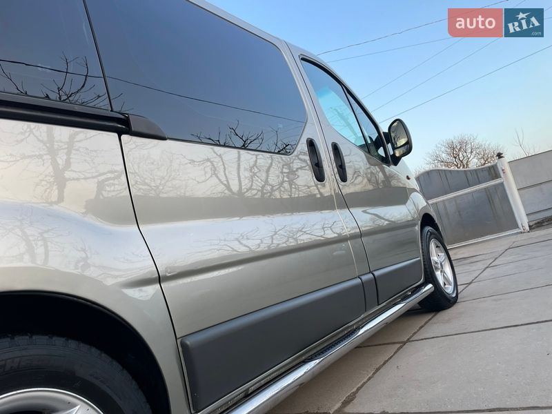 Минивэн Opel Vivaro 2010 в Хотине