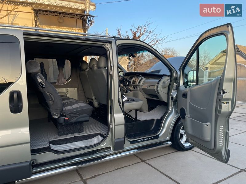 Минивэн Opel Vivaro 2010 в Хотине