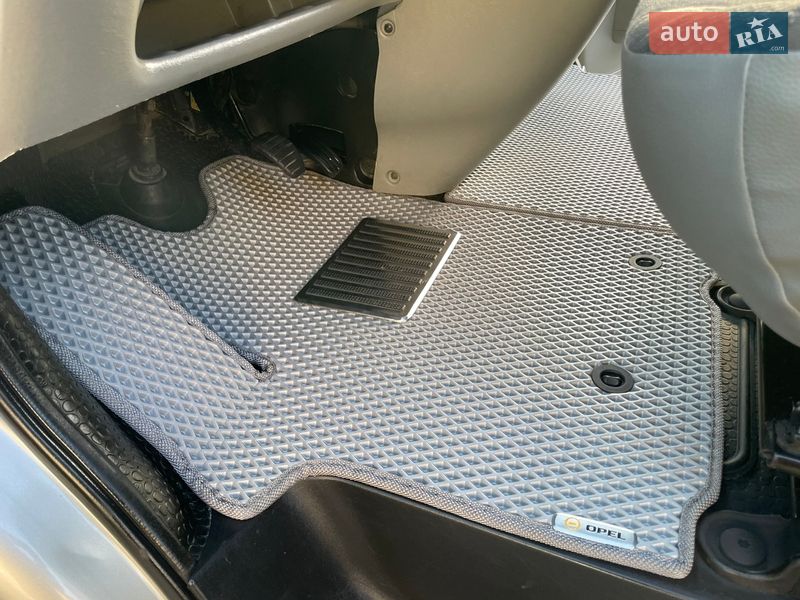 Минивэн Opel Vivaro 2010 в Хотине