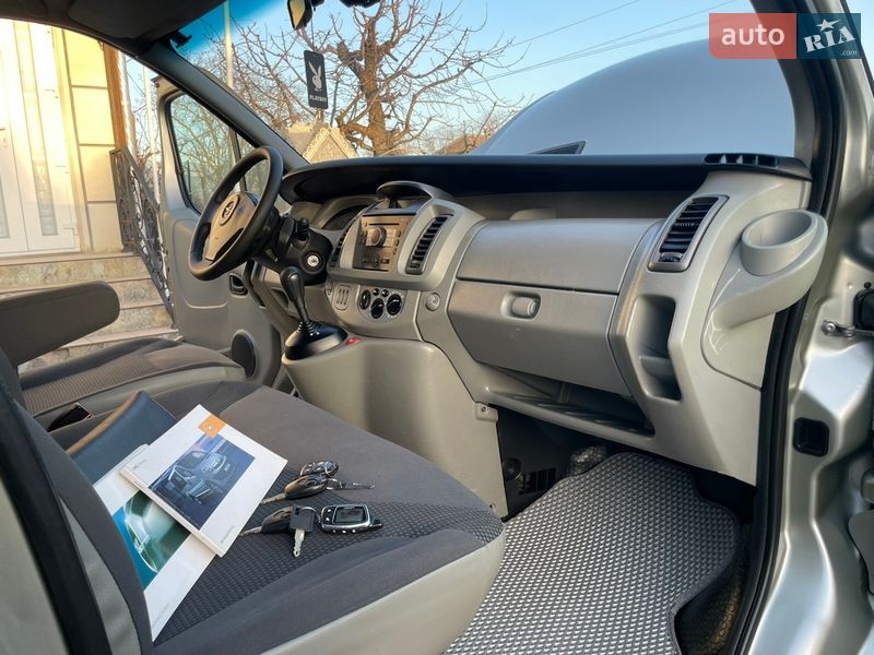 Минивэн Opel Vivaro 2010 в Хотине