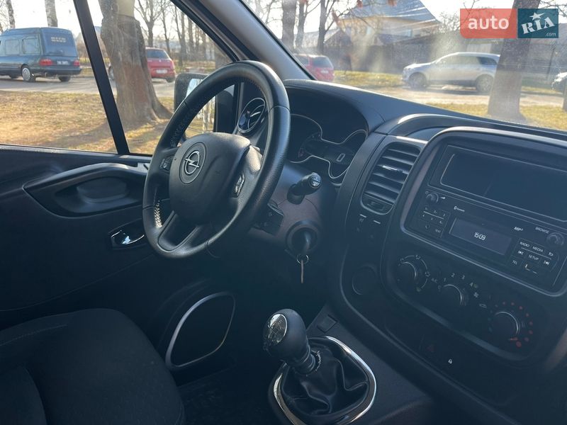 Минивэн Opel Vivaro 2017 в Черновцах