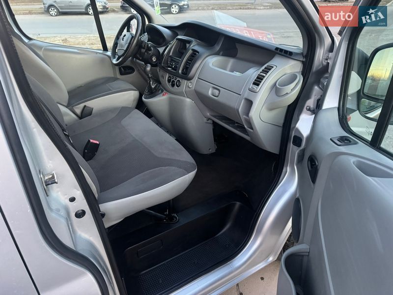 Минивэн Opel Vivaro 2011 в Луцке