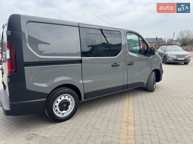 Грузопассажирский фургон Opel Vivaro 2017 в Коломые