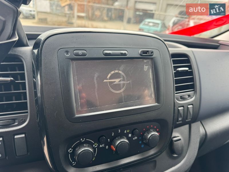 Грузопассажирский фургон Opel Vivaro 2017 в Коломые