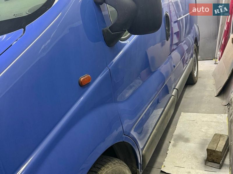 Вантажний фургон Opel Vivaro 2005 в Івано-Франківську