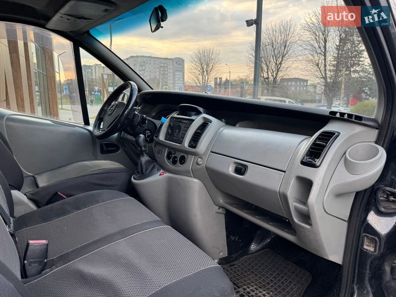 Мінівен Opel Vivaro 2003 в Луцьку