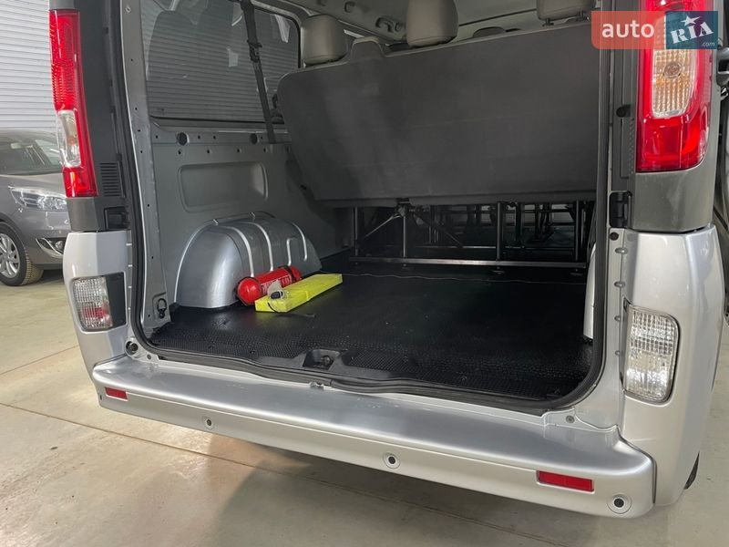 Мінівен Opel Vivaro 2012 в Стрию