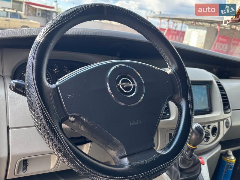 Мінівен Opel Vivaro 2005 в Чернівцях