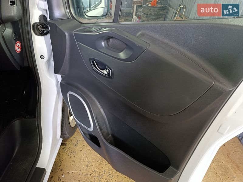 Грузовой фургон Opel Vivaro 2014 в Житомире