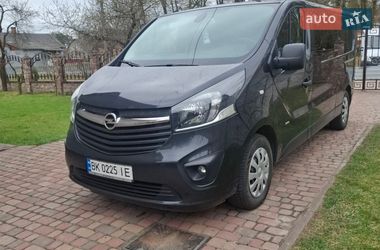 Грузопассажирский фургон Opel Vivaro 2015 в Ровно