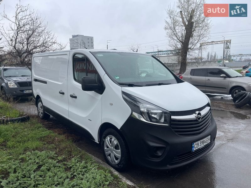 Вантажопасажирський фургон Opel Vivaro 2015 в Києві