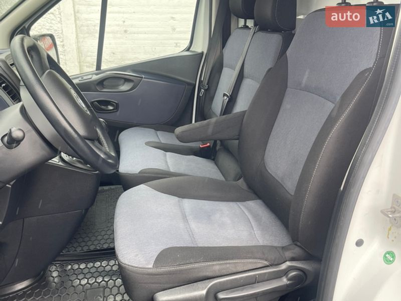 Вантажопасажирський фургон Opel Vivaro 2015 в Києві