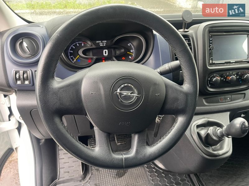 Вантажопасажирський фургон Opel Vivaro 2015 в Києві