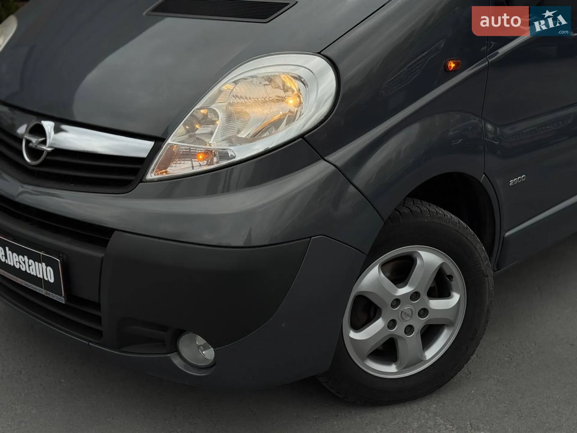 2010 Opel Vivaro - мініатюра 3