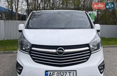 Вантажний фургон Opel Vivaro 2015 в Дніпрі