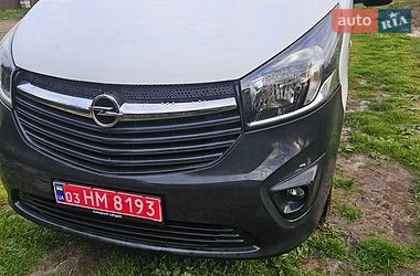 Вантажний фургон Opel Vivaro 2015 в Рівному
