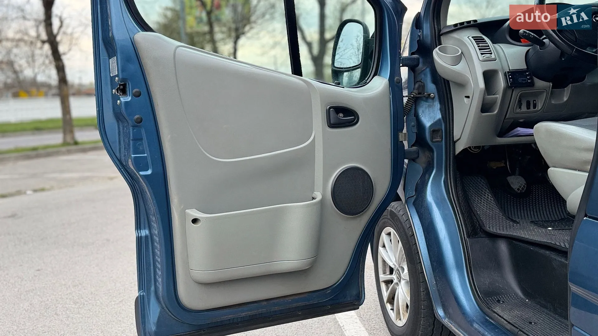 2010 Opel Vivaro - мініатюра 41