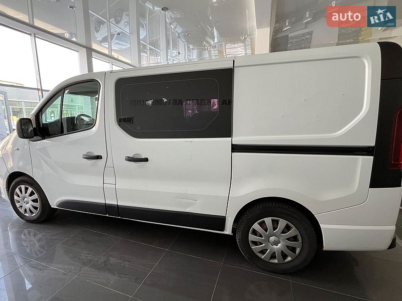 Грузопассажирский фургон Opel Vivaro 2015 в Львове