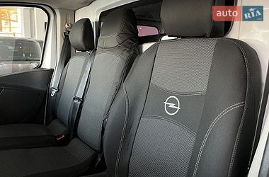 Грузопассажирский фургон Opel Vivaro 2015 в Львове