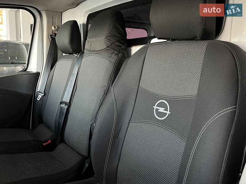 Грузопассажирский фургон Opel Vivaro 2015 в Львове