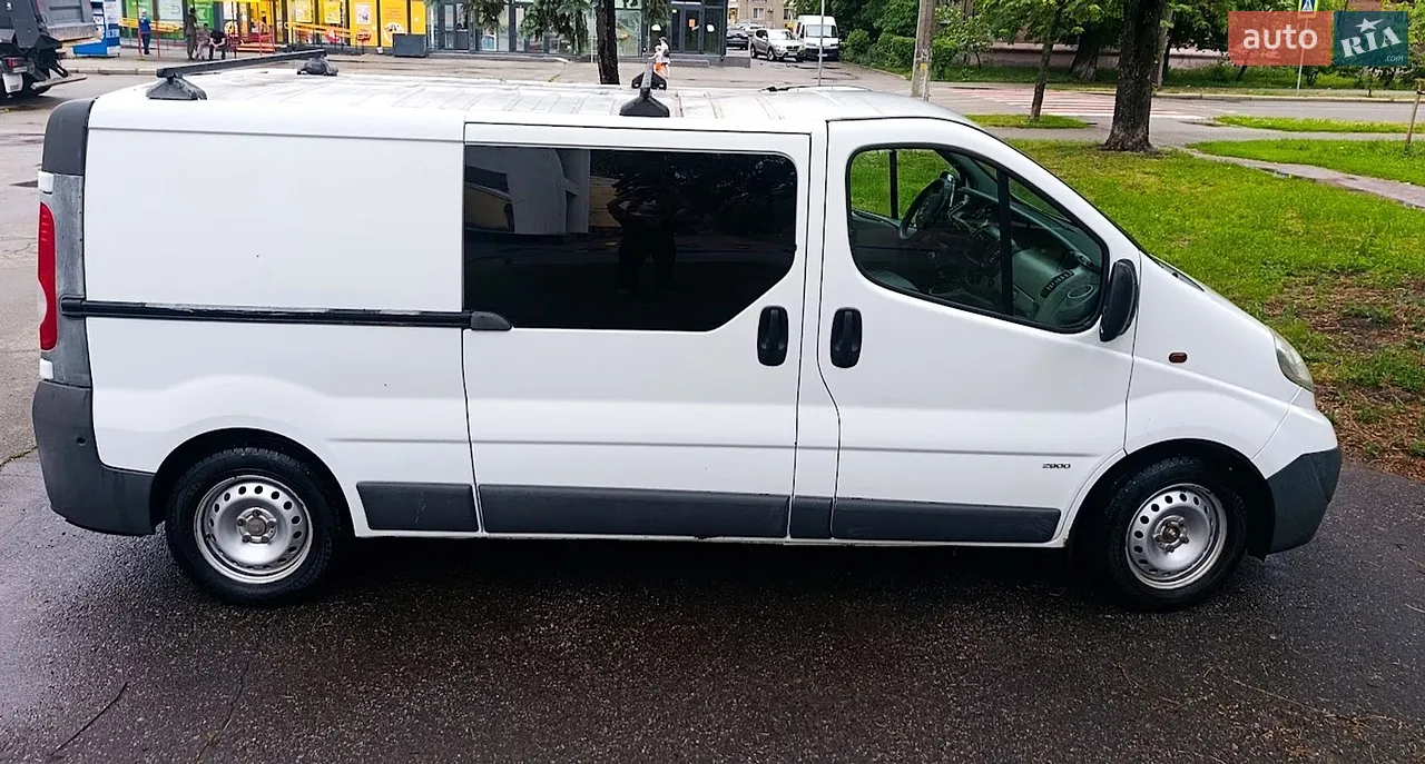 2010 Opel Vivaro - мініатюра 11