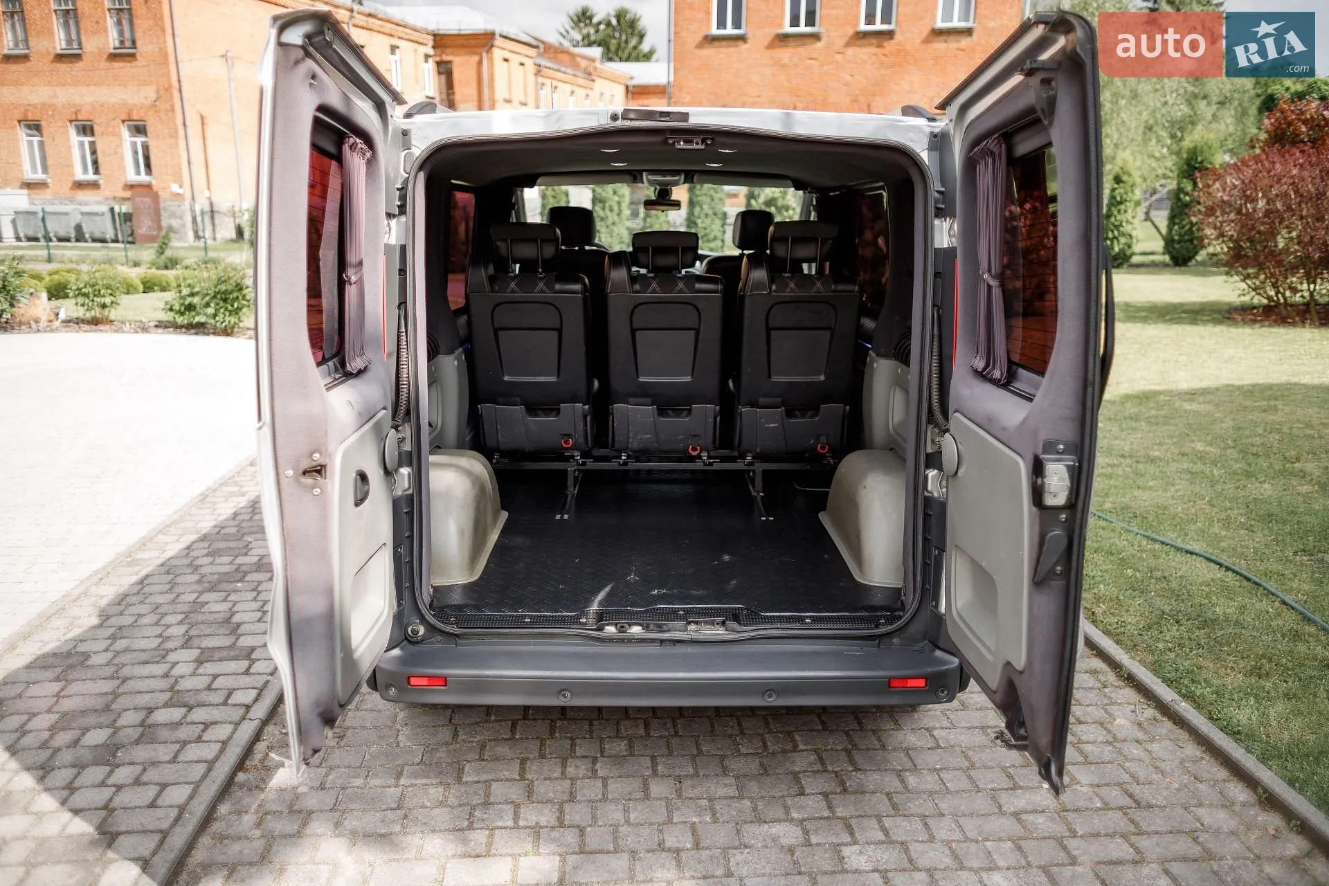 2010 Opel Vivaro - мініатюра 28