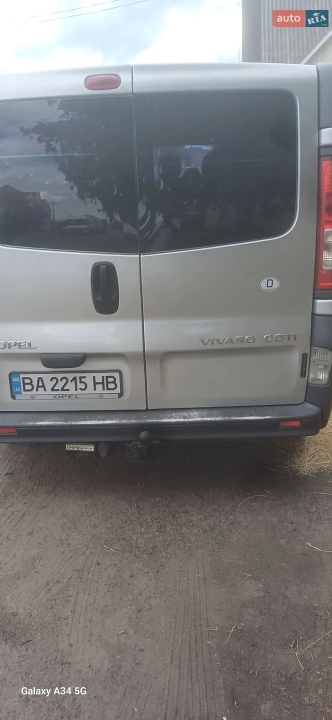 2010 Opel Vivaro - мініатюра 2