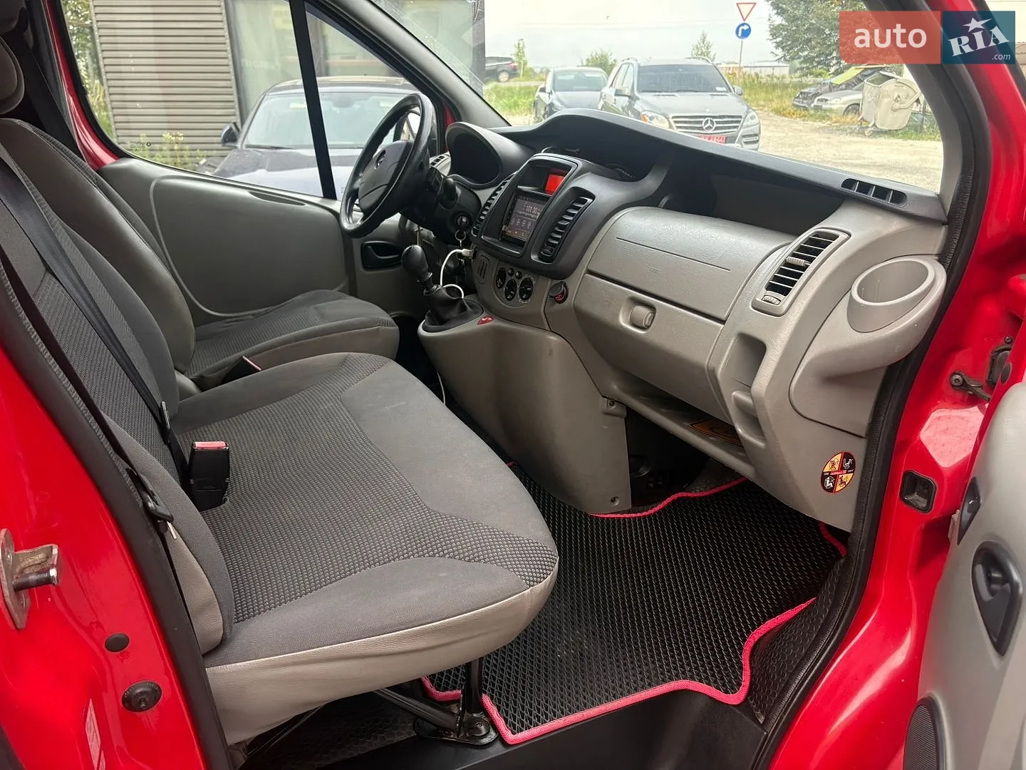 2010 Opel Vivaro - мініатюра 11