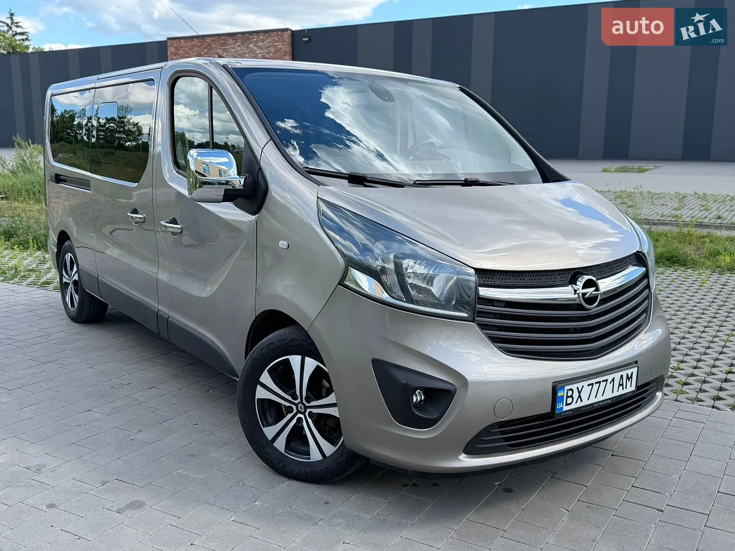 2015 Opel Vivaro - фото 1