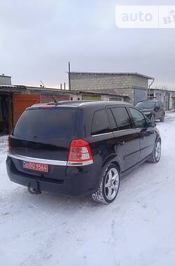 Хэтчбек Opel Zafira Life 2008 в Нововолынске