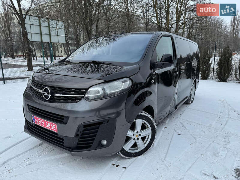 Минивэн Opel Zafira Life 2023 в 