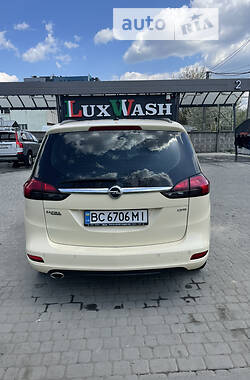 Минивэн Opel Zafira Tourer 2015 в 