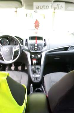 Минивэн Opel Zafira Tourer 2012 в 